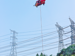浙江湖州：“直升機+無人機”協同吊運